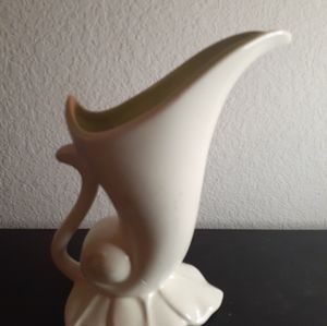 EXQUISITE VTG Red Wing Pottery 8" Glazed Cornucopia Vase.